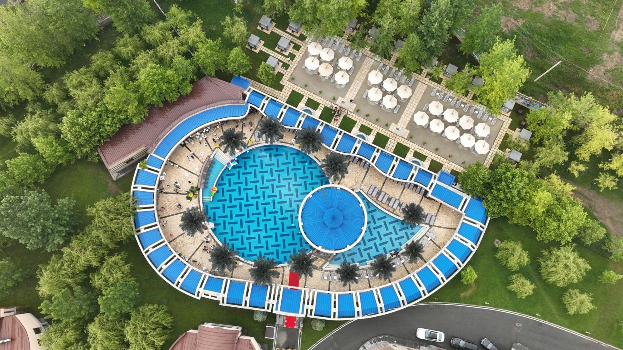 Multi Grand Pharaon Hotel Ptghni Exterior photo
