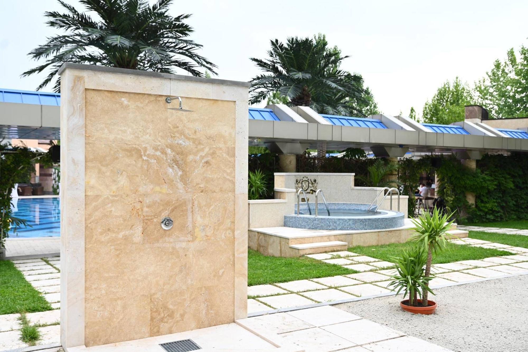 Multi Grand Pharaon Hotel Ptghni Exterior photo