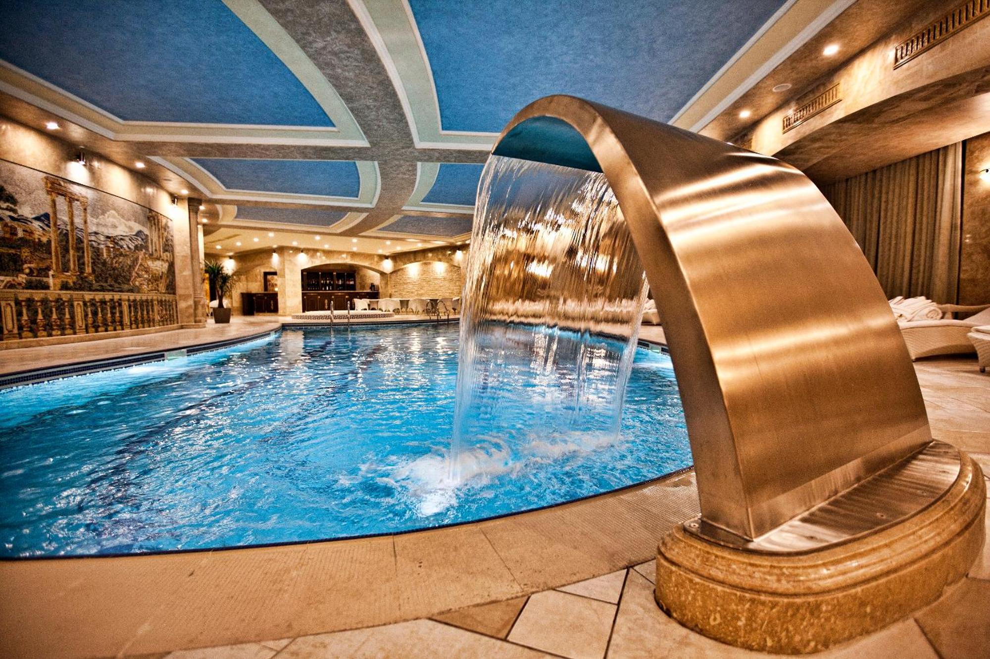 Multi Grand Pharaon Hotel Ptghni Exterior photo