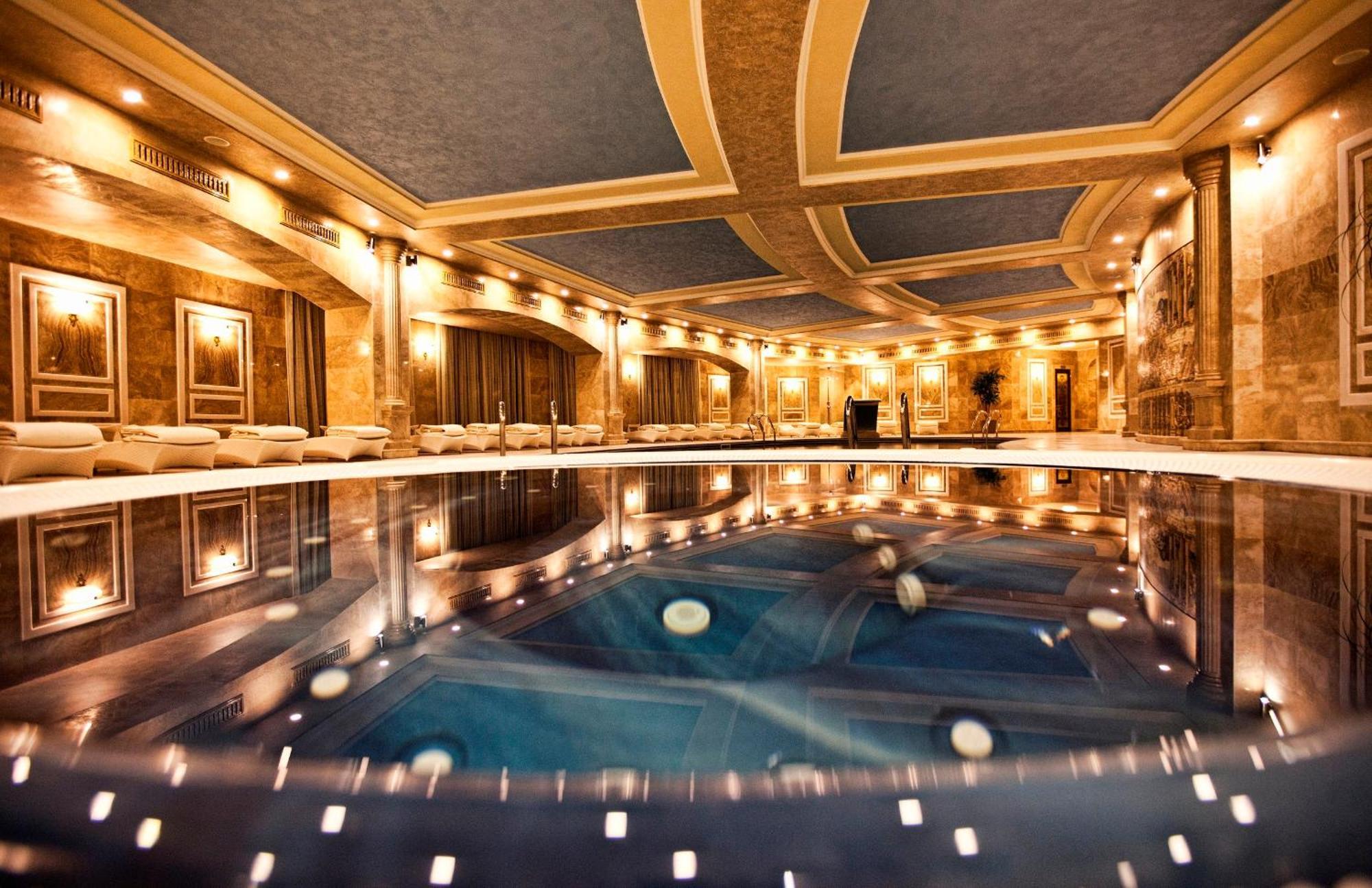 Multi Grand Pharaon Hotel Ptghni Exterior photo