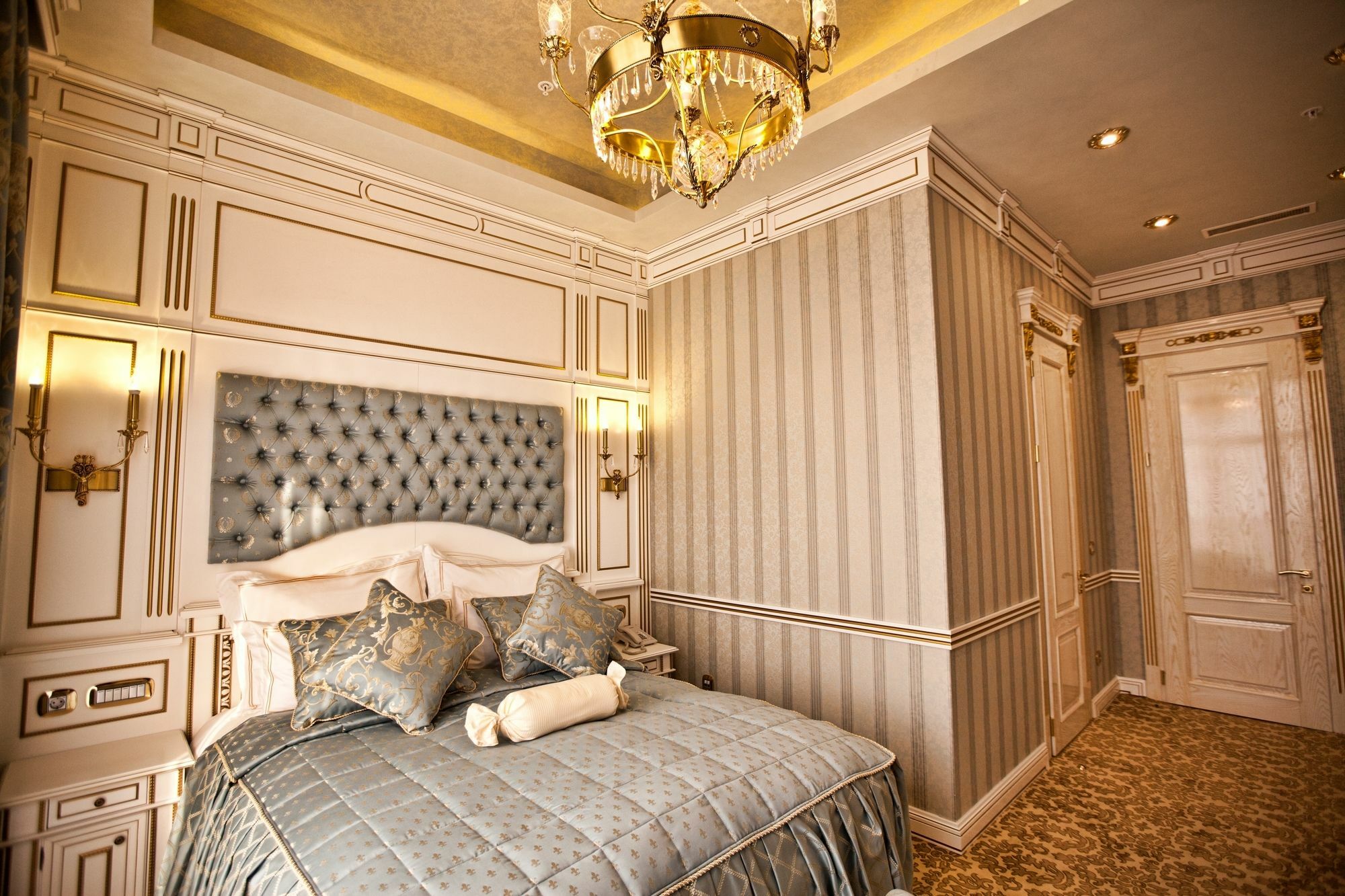 Multi Grand Pharaon Hotel Ptghni Exterior photo