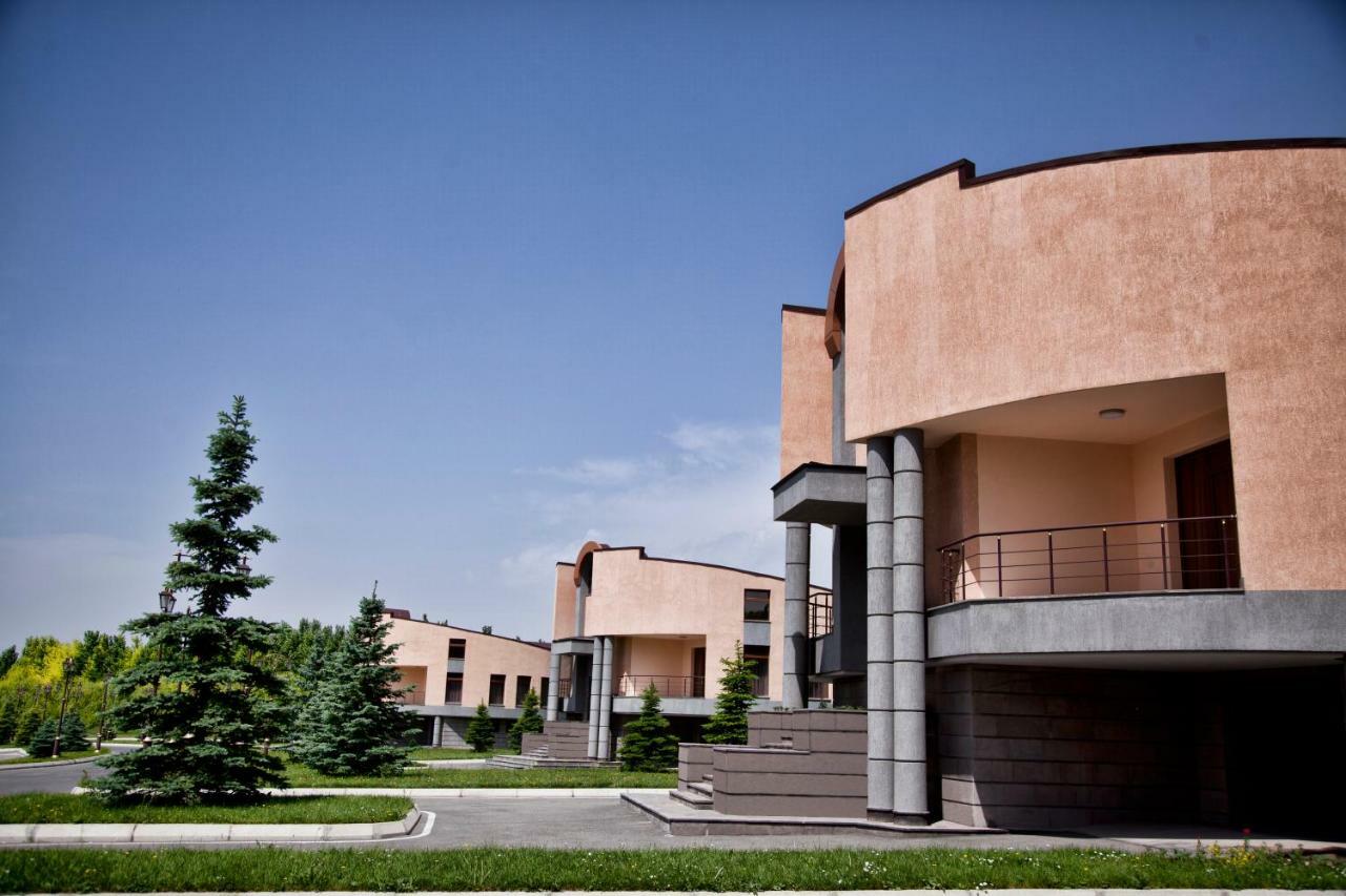 Multi Grand Pharaon Hotel Ptghni Exterior photo